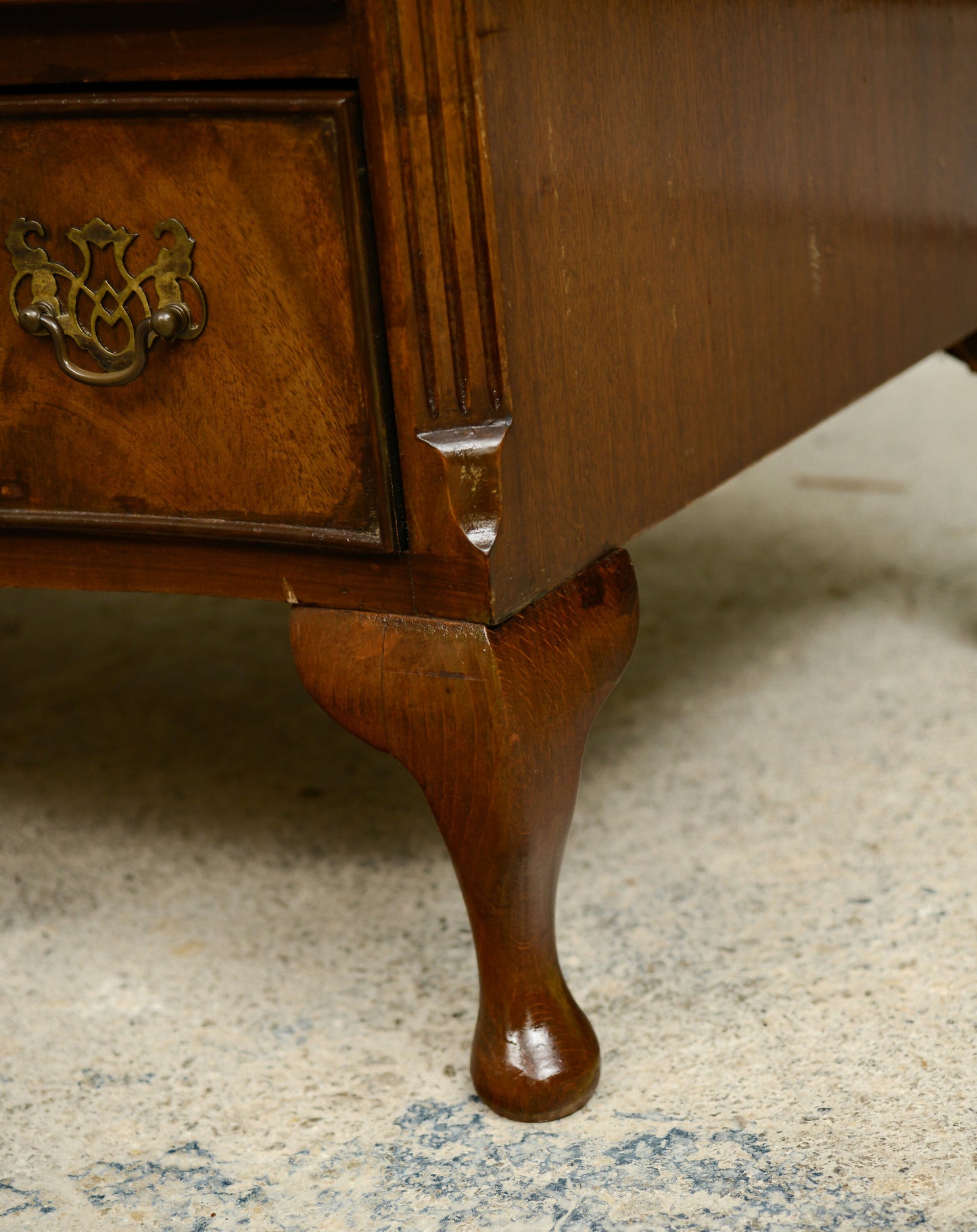 Small Burr Walnut Serpentine Chest of Drawers / Bedside Table - Queen Anne Legs