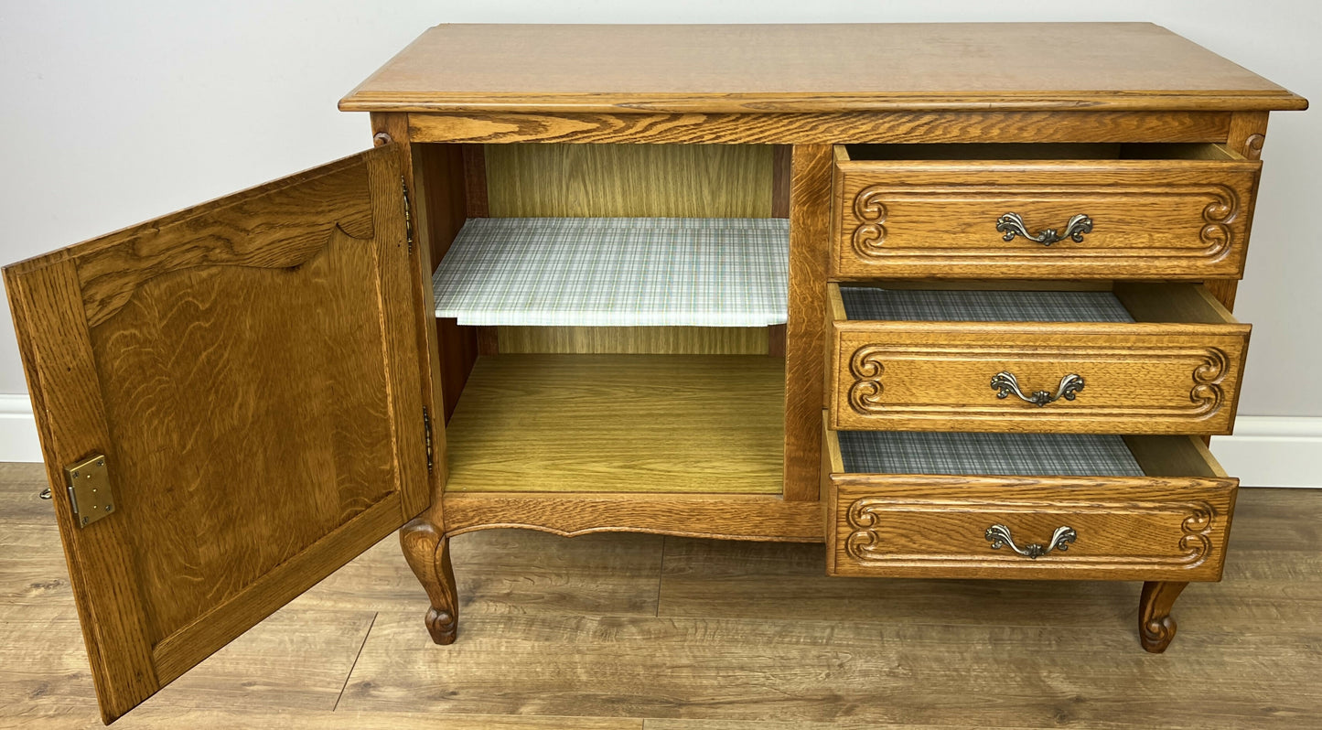Cabinet Vintage French Louis XIV Oak Sideboard with Carved Cupboard LOT 6264