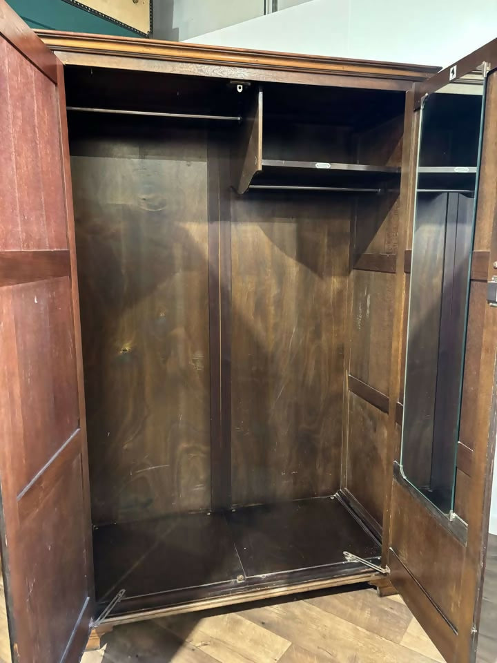 Vintage Oak Priory Double Wardrobe With Linen Fold Designm