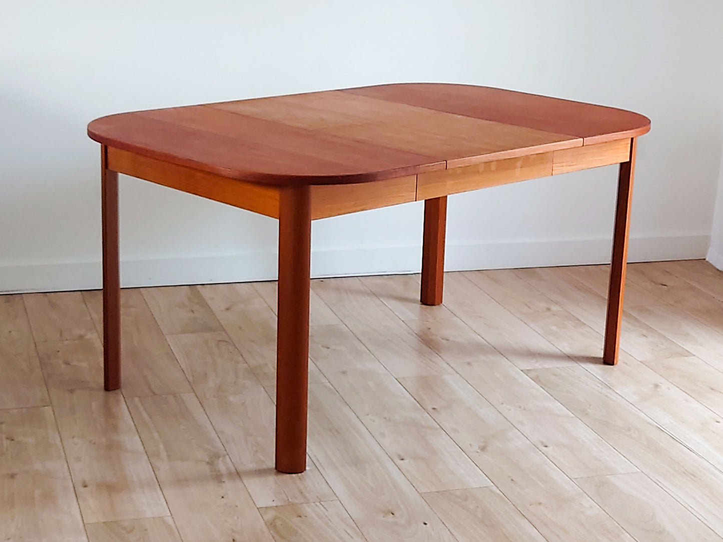 Mid century retro dining table by Beaver and Tapley