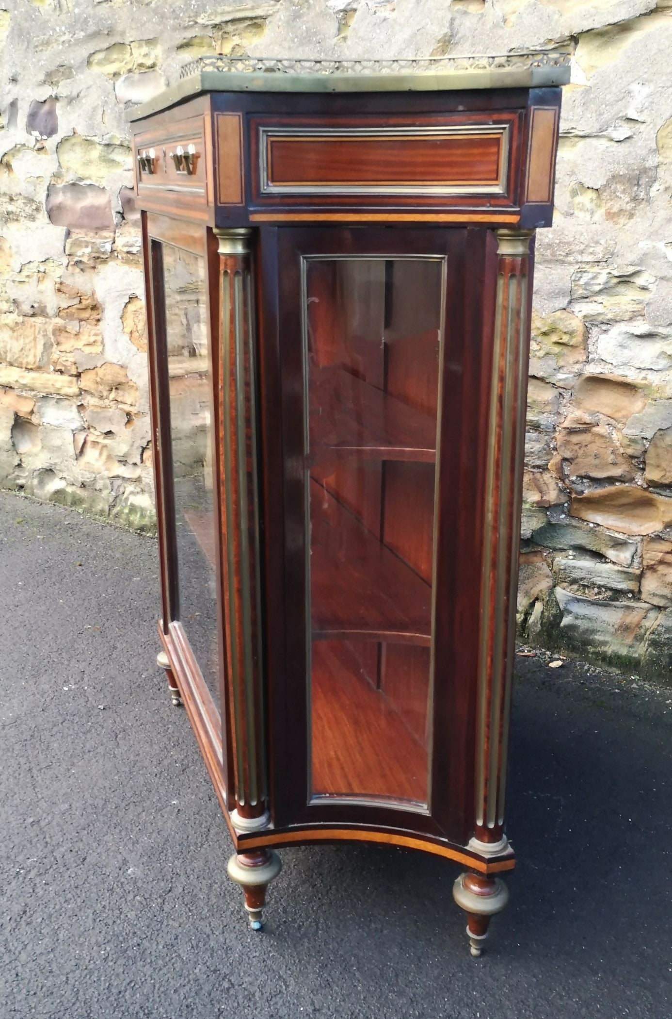 Late 19th Century French Mahogany and Satinwood Banded Vitrine - Cabinet