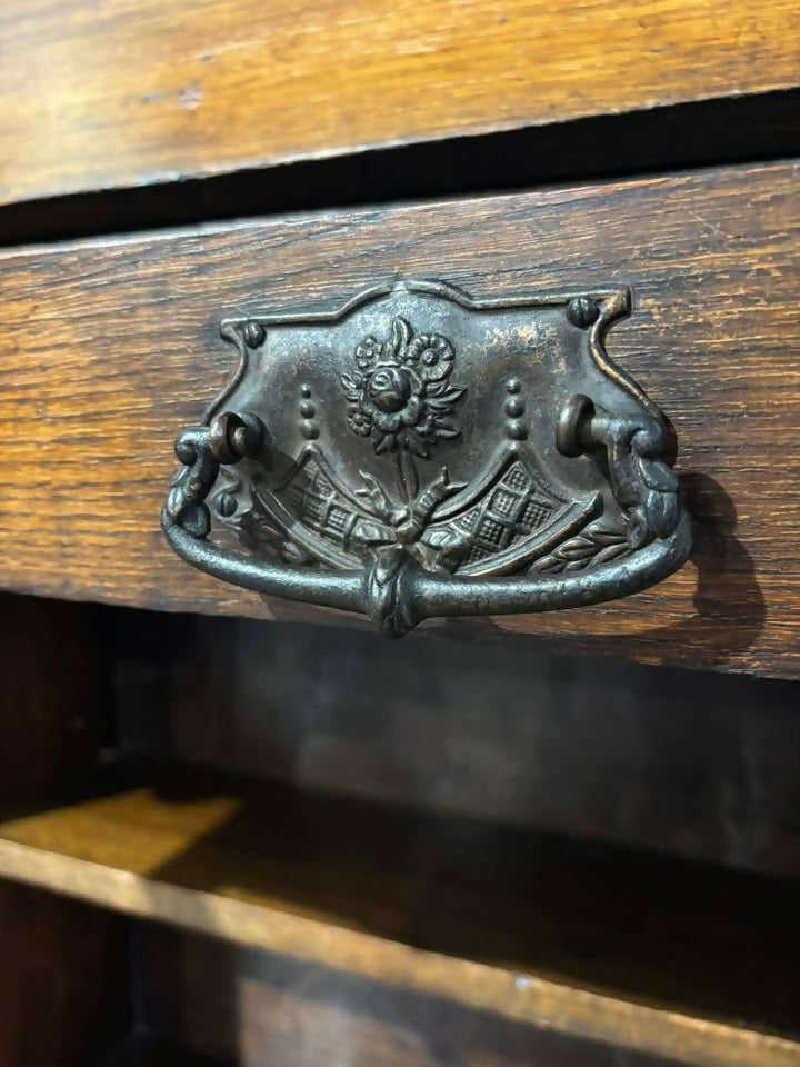 Oak Arts & Crafts Student Bureau