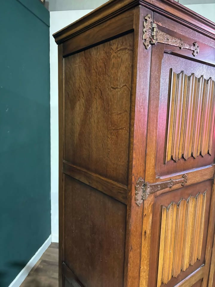 Vintage Oak Priory Double Wardrobe With Linen Fold Designv