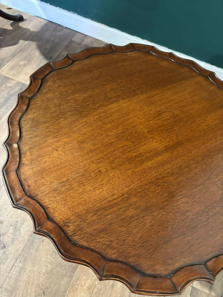 Reproduction Tilt Top Pie Crust Edge Side Table00