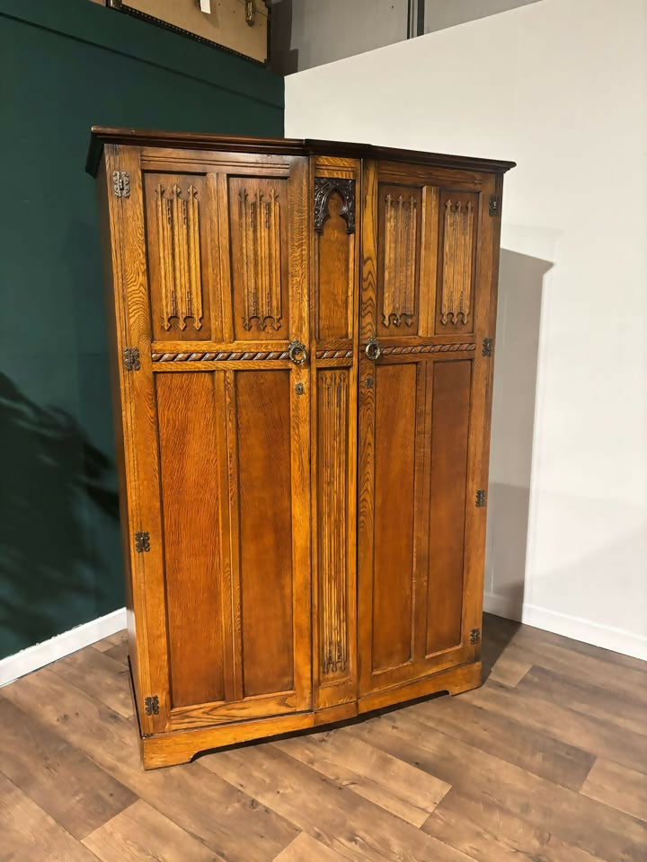 Vintage Jacobean Style Carved Medium Oak ladies Wardrobe6