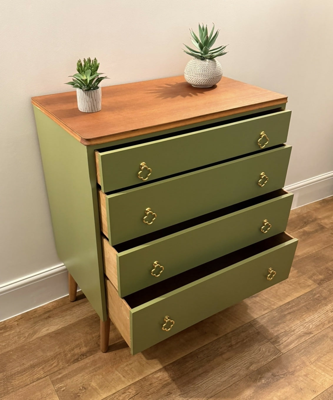 Chest of drawers