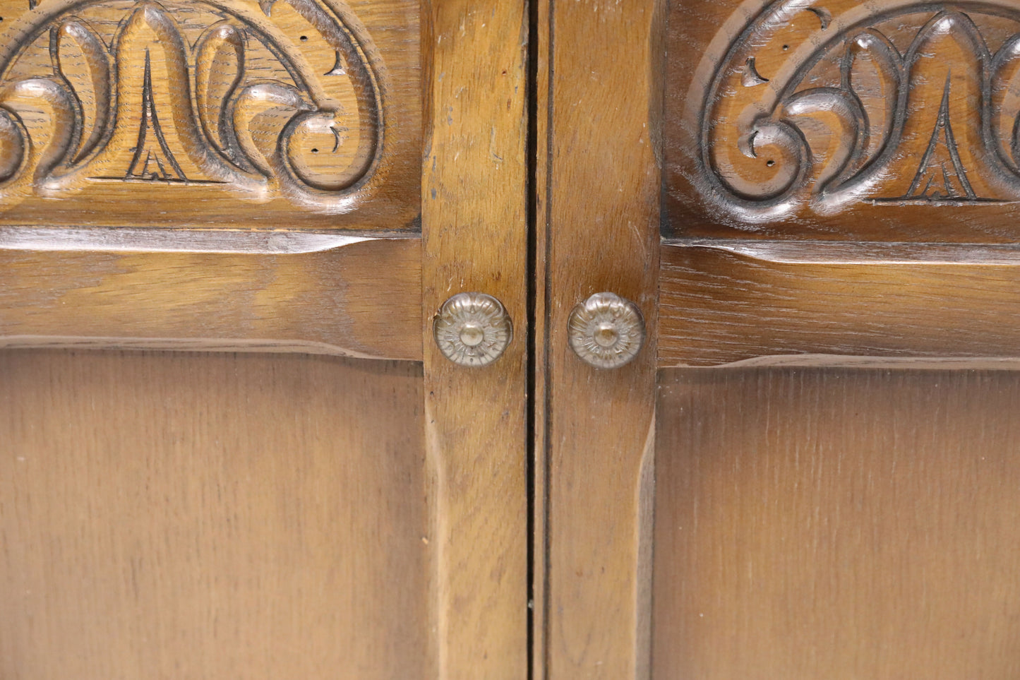 Old Charm Corner Display Cabinet with Leaded Glass Light Oak FREE UK Delivery*. SBR9512/0209D