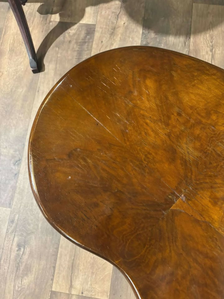 Vintage Mahogany Kidney Shaped Side Tablenn