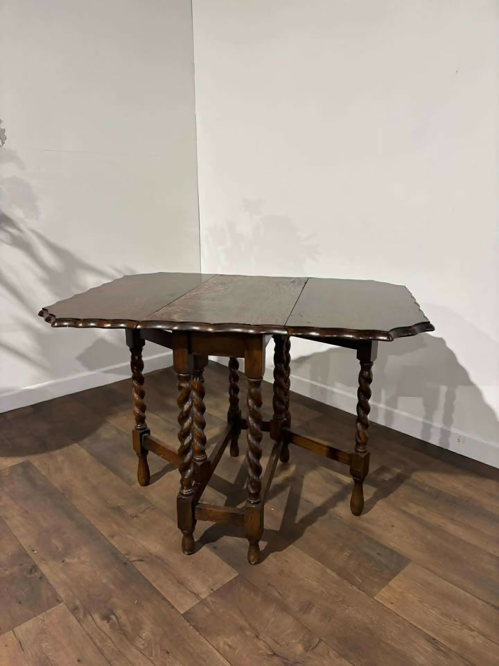 Vintage Oak Gateleg Table with Pie Crust Edge