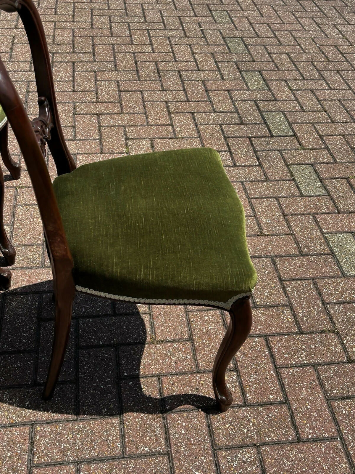 Set of 8 Green Balloon Back Mahogany Dining Chairs.