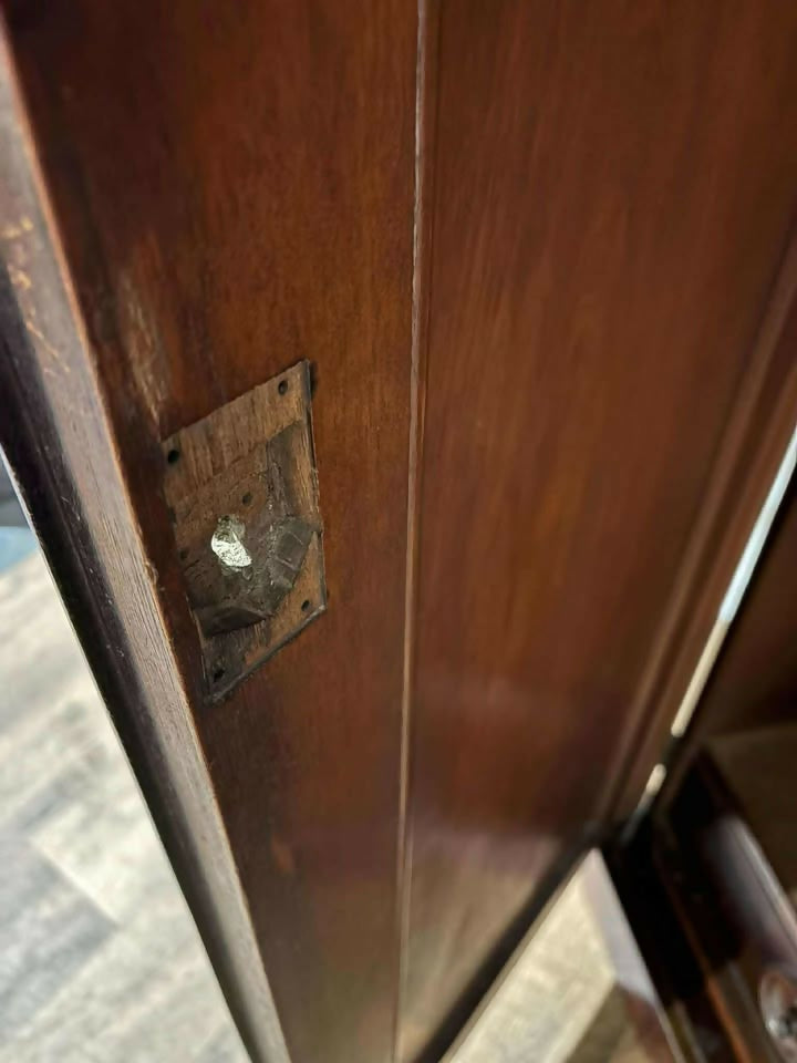 Victorian Mahogany Triple Wardrobe / Compactum