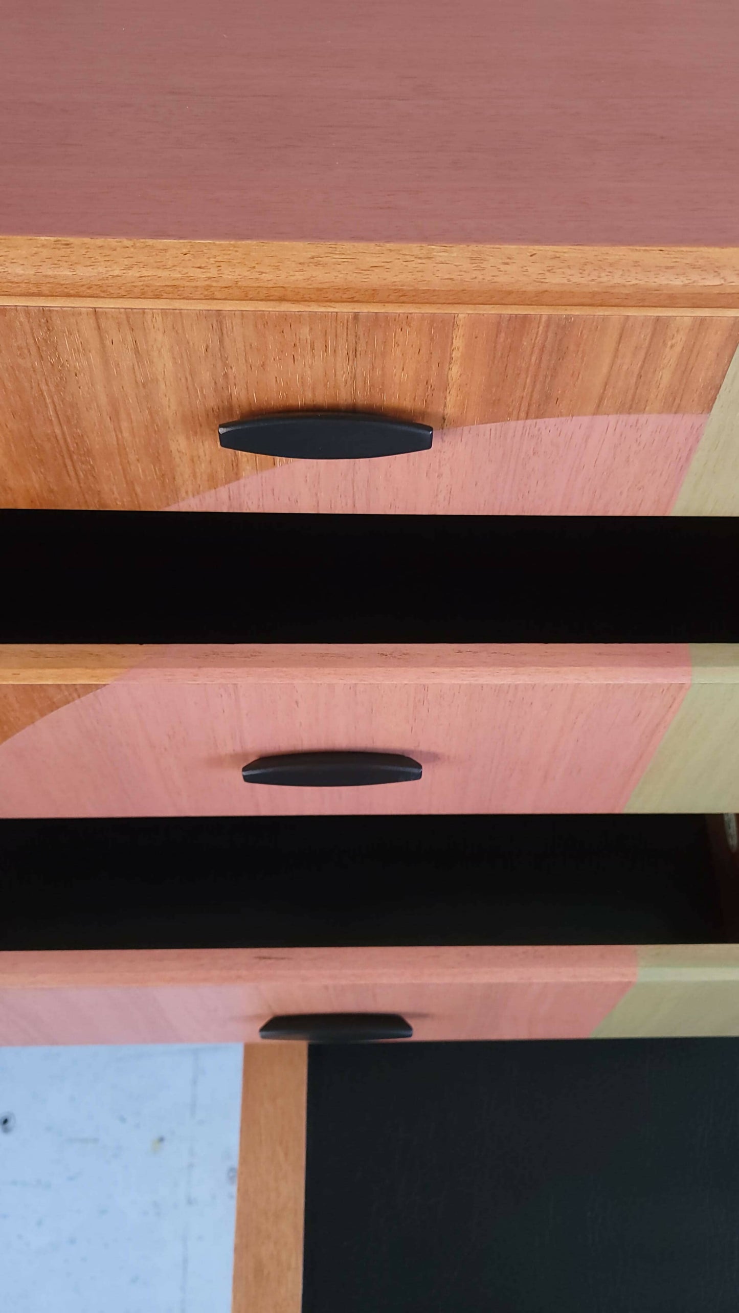 Sideboard black inside drawers and surface-orange otter