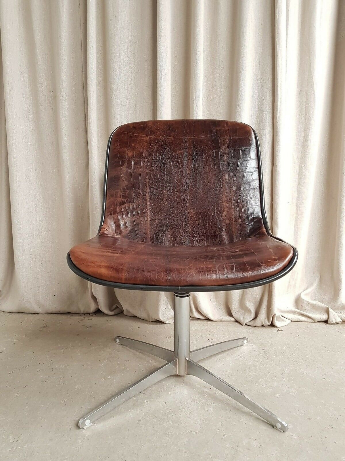 Vintage Mid Century Modernist Chrome Leather Swivel Chair By Charles Pollock #389