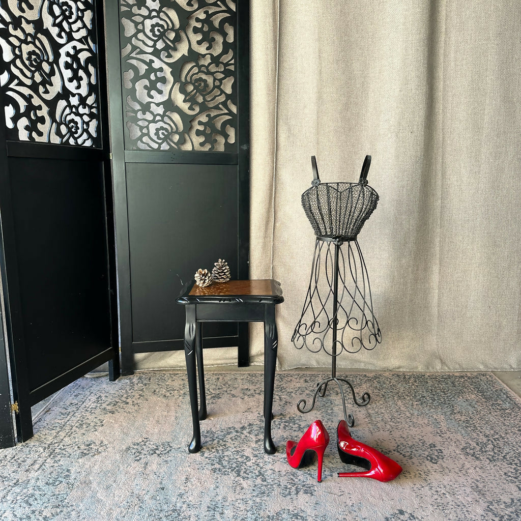 Resin Table Vintage Wine Table with The Modern Twist