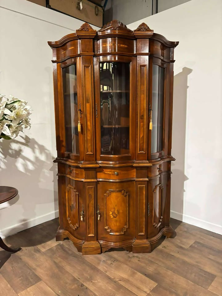 Reproduction Mahogany Continental Serpentine Fronted Display Cabinetz