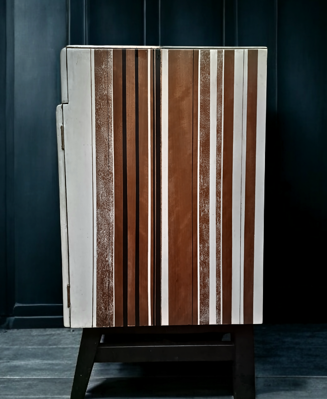 Mid-Century Modern MCM Bespoke Luxury Beautility Sideboard Drink Cabinet Modern black gold white stripes