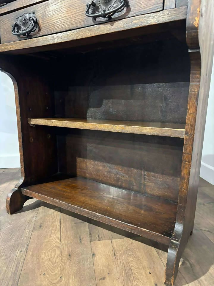 Oak Arts & Crafts Student Bureau