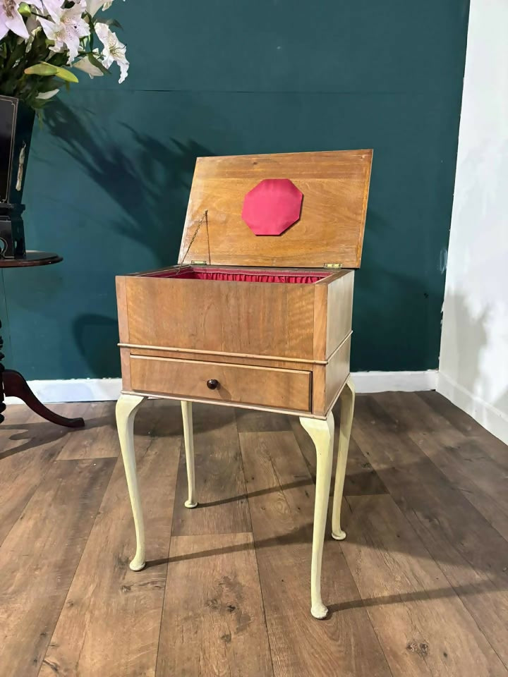 Vintage Walnut Sewing Box on Cabriole Supportsdf