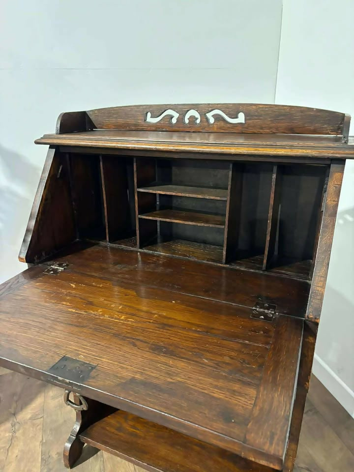 Oak Arts & Crafts Student Bureau