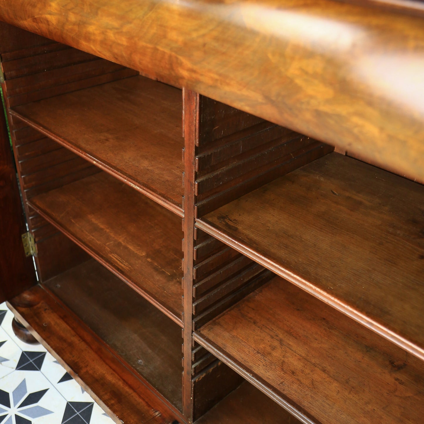 Antique Mahogany Chiffonier Sideboard Victorian with Fitted Interior.