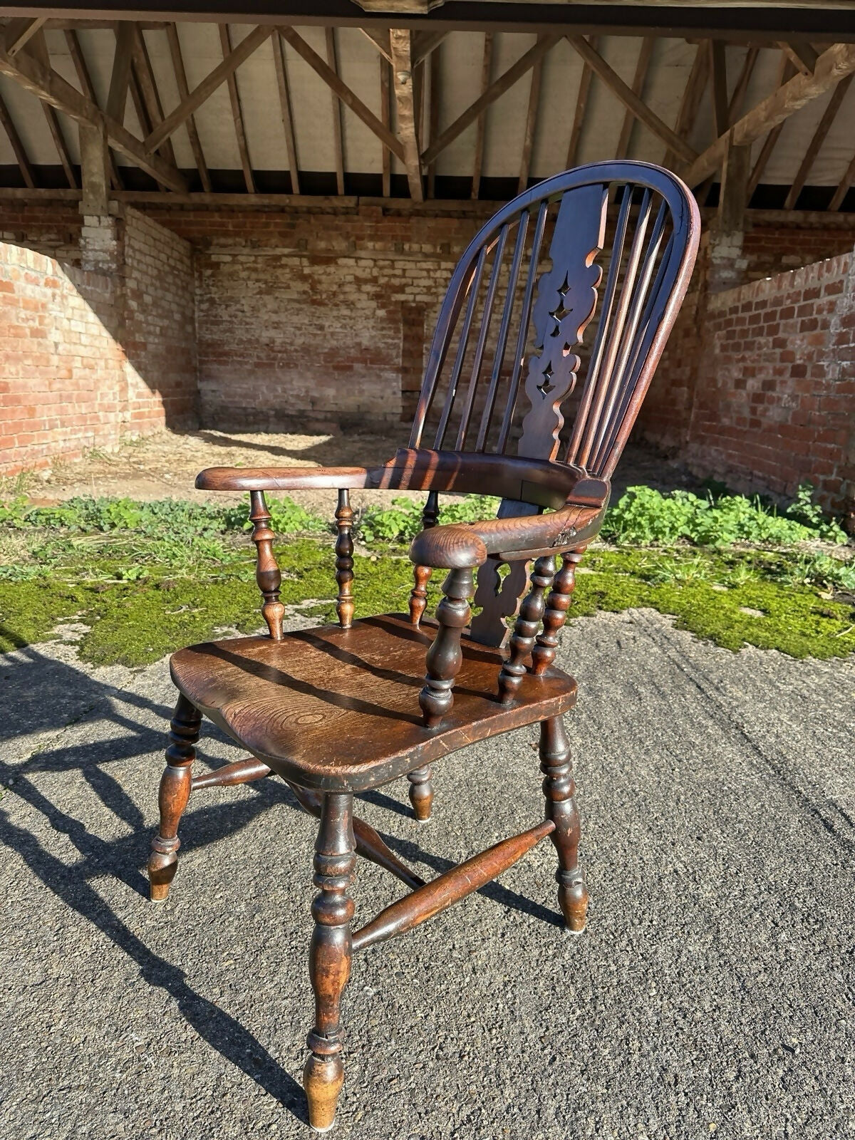 Antique Early 19th Century English Oak And Elm Broad Arm Windsor Chair