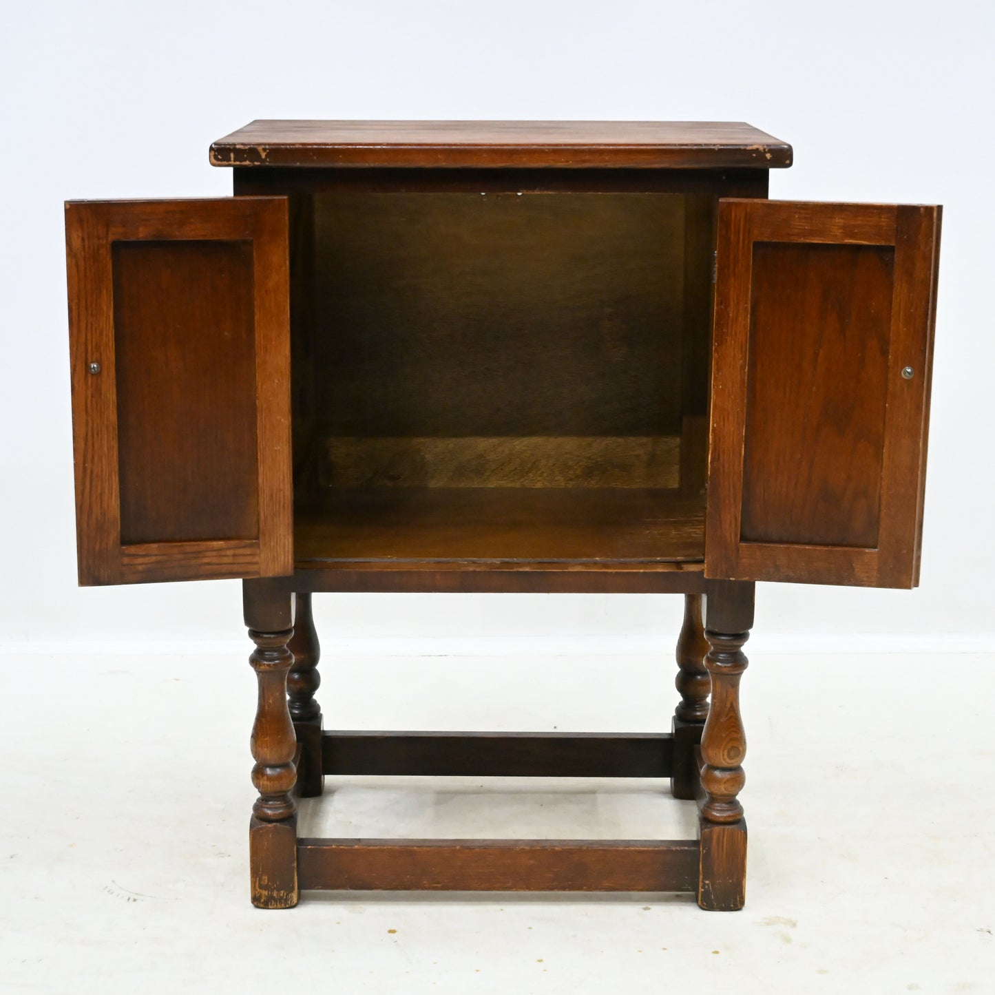 Old Charm Pedestal/Bedside Cabinet Cupboard Linenfold Doors FREE UK DELIVERY. SBR10989/3009E