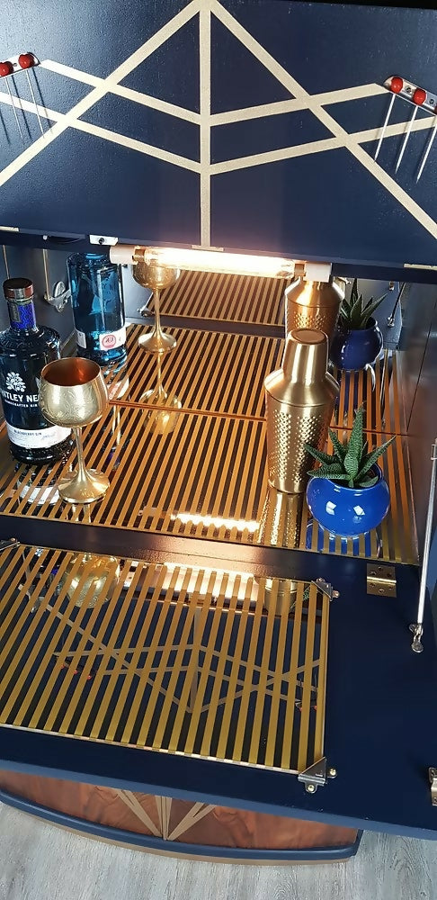"Diamonte' Burr Walnut Drinks Cocktail Cabinet, Vintage 1950