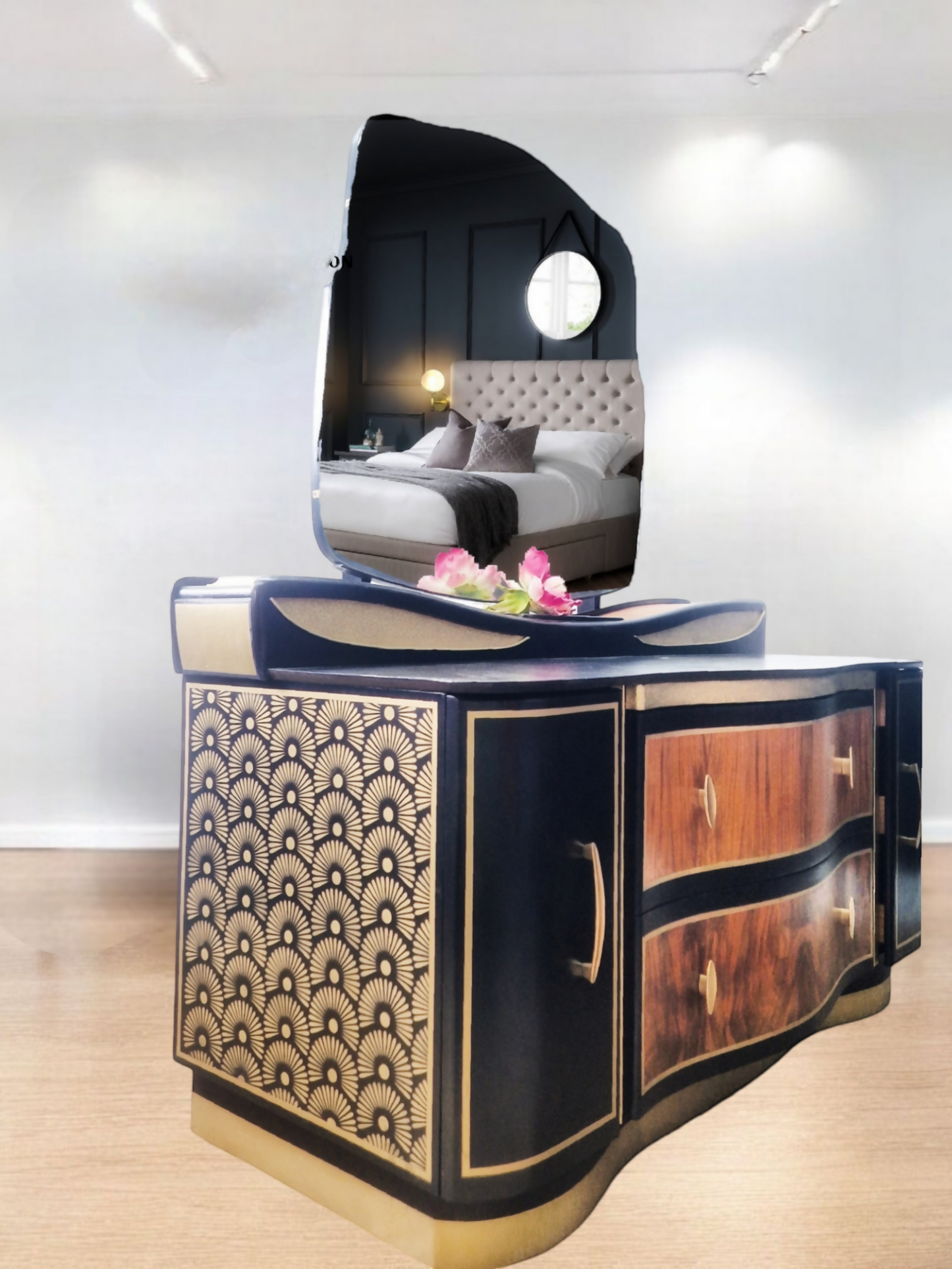 Art deco dressing table in black and gold