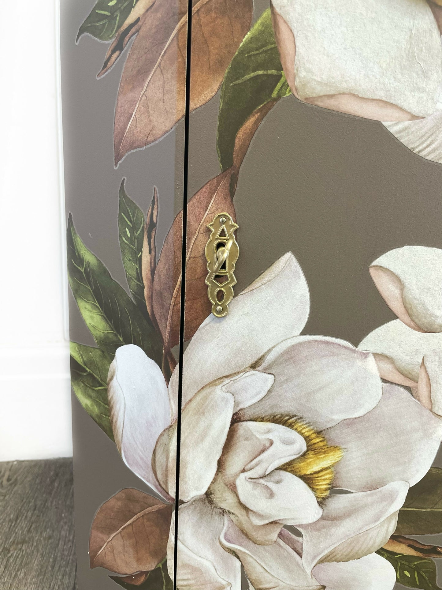 Beige Brown Glazed Corner Display Cabinet With Magnolia Flower Design