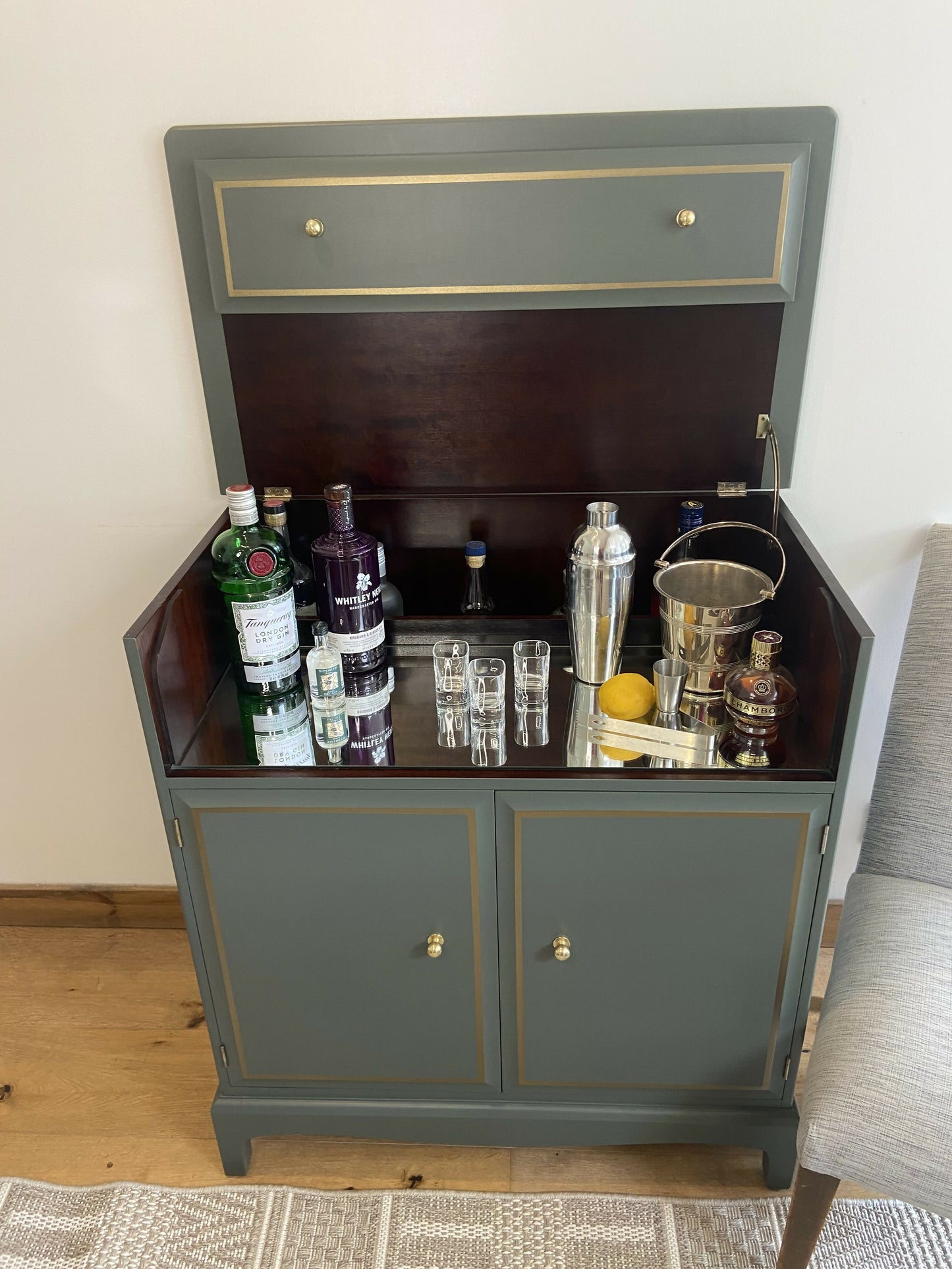 NOW SOLD. RARE Stag Drinks Cabjnet