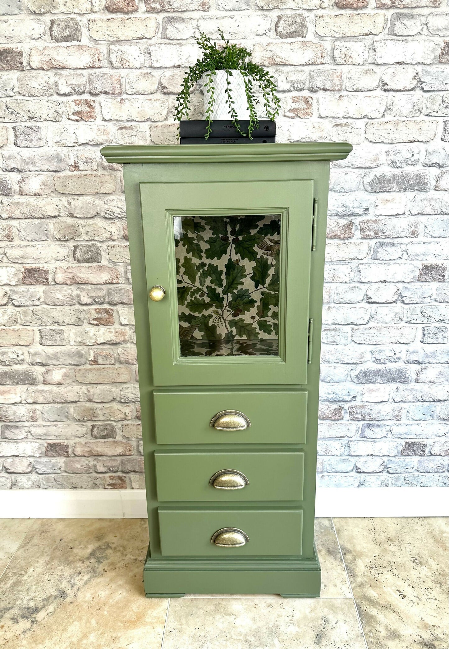 Green Display Cabinet 1