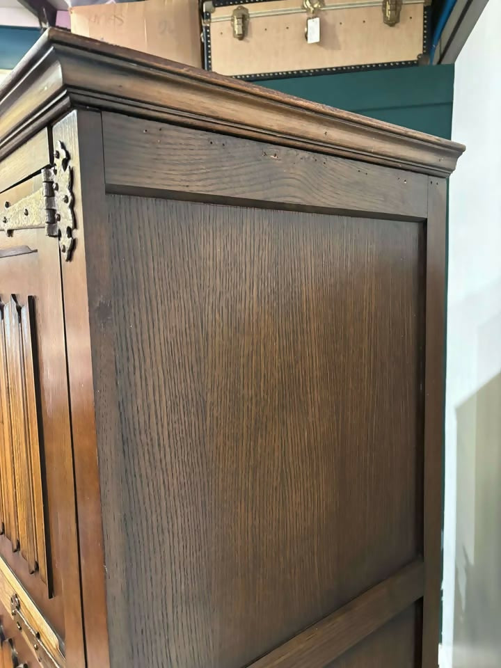 Vintage Oak Priory Double Wardrobe With Linen Fold Designz