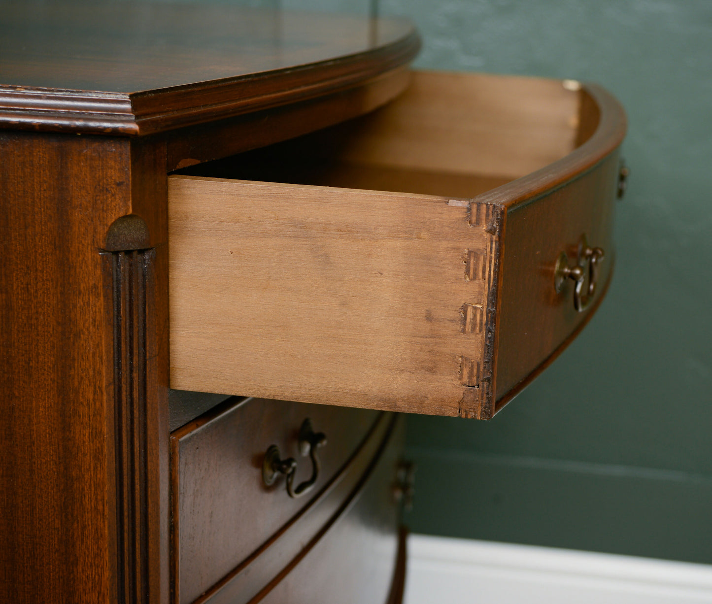 Regency Style Mahogany Chest of Drawers - Bow Fronted