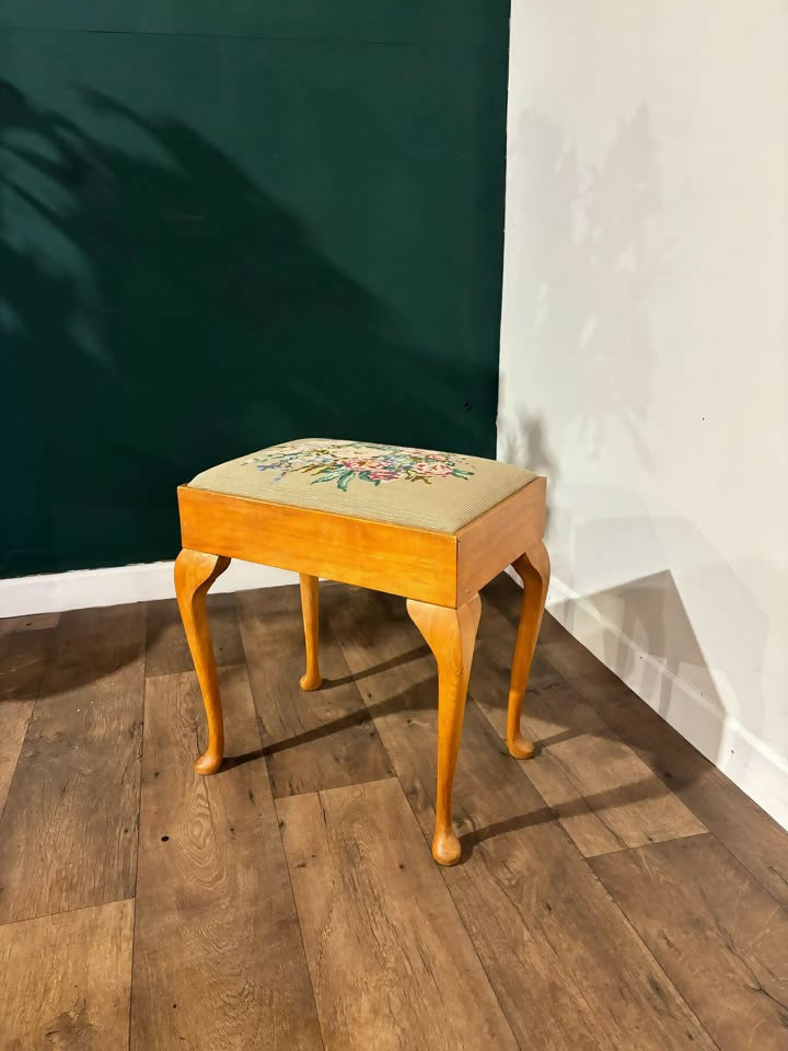 Vintage Embroidered Stool00