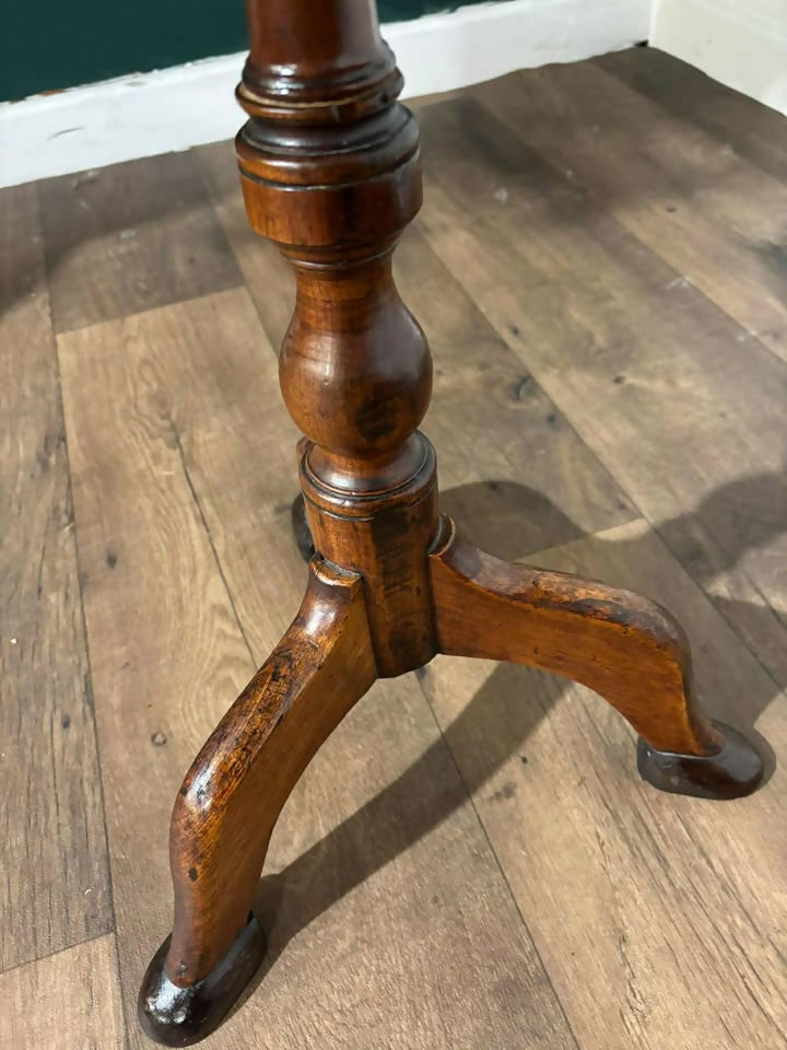 Georgian Mahogany Petal Top Pedestal Tripod Tableb