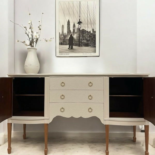 Stunning And Elegant Vintage Regency Mahogany Sideboard