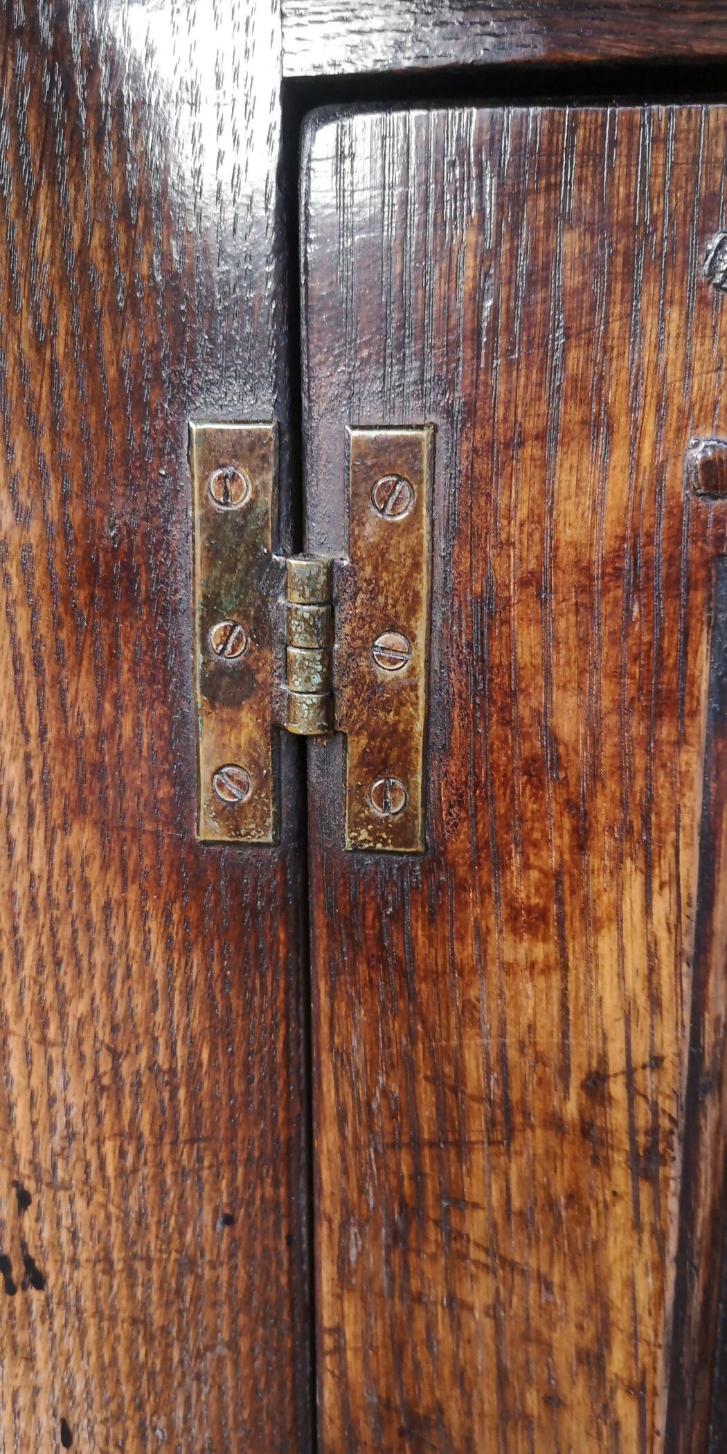 Good Quality Oak Court Cupboard / Sideboard