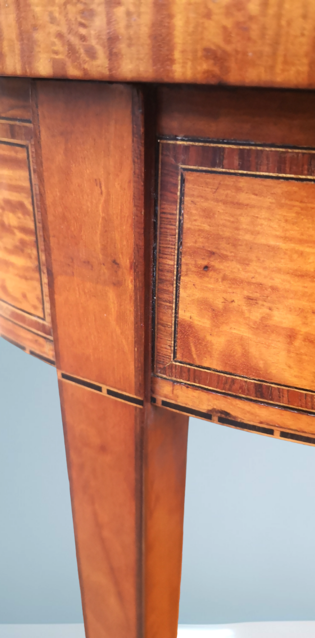 Edwardian Inlaid Kidney Shaped Satinwood Bijouterie Table