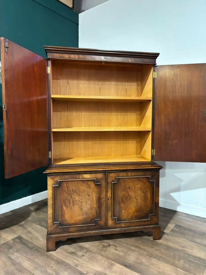 Reproduction Mahogany Cabinet0