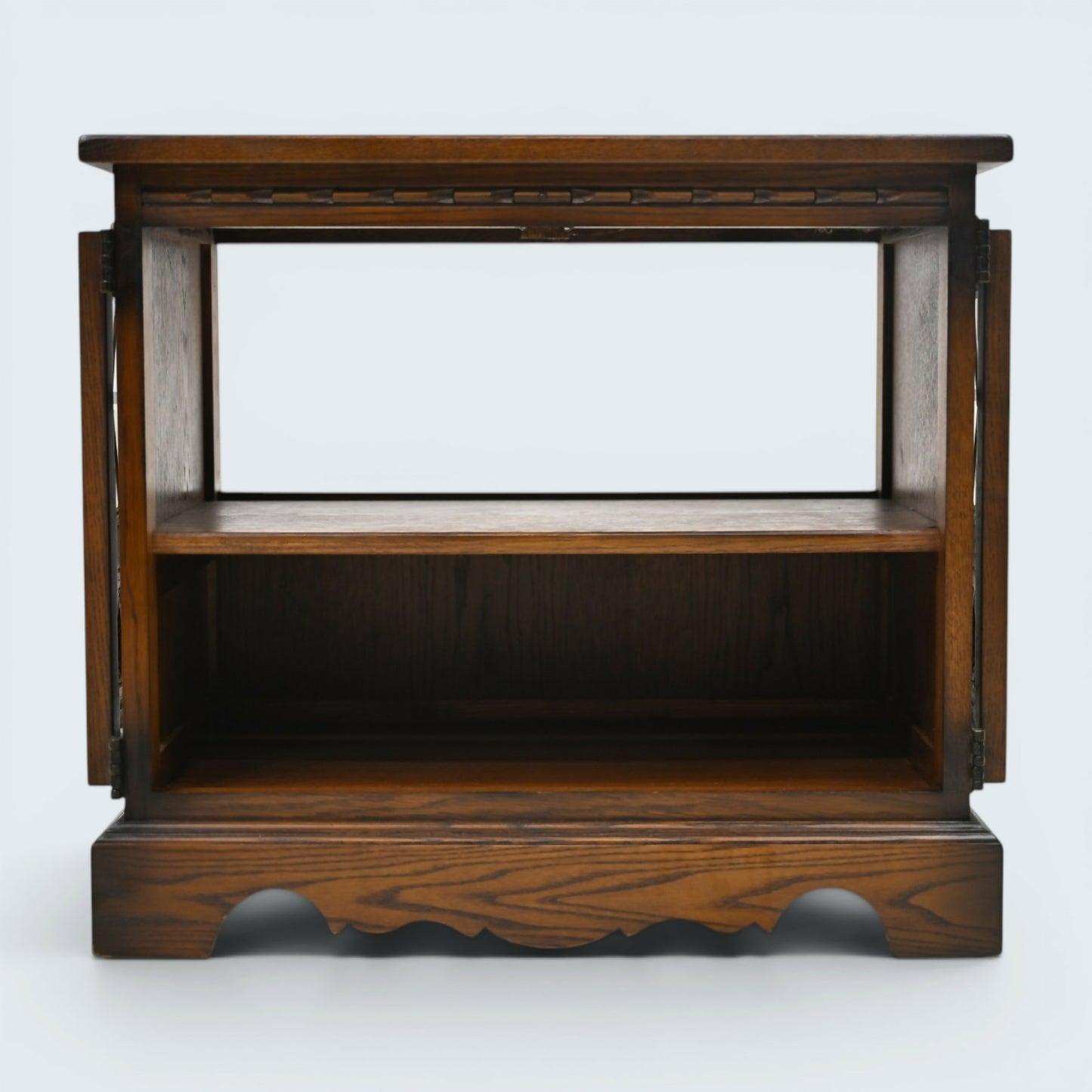 Old Charm TV Stand DVD/SKY Cabinet Light Oak Made In England Free UK Delivery