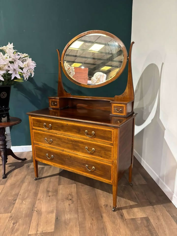 Edwardian mahogany inlaid dressing table featuringv