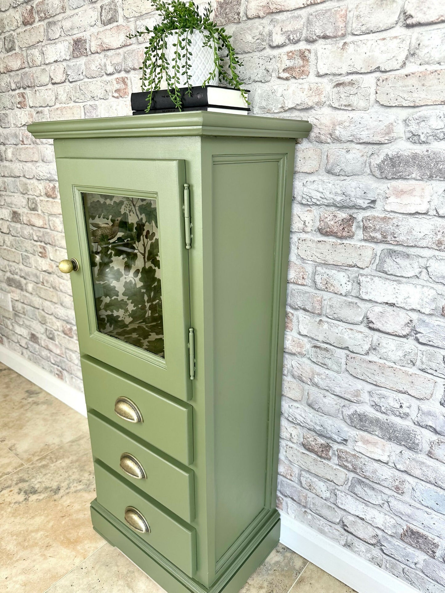 Green Display Cabinet 10