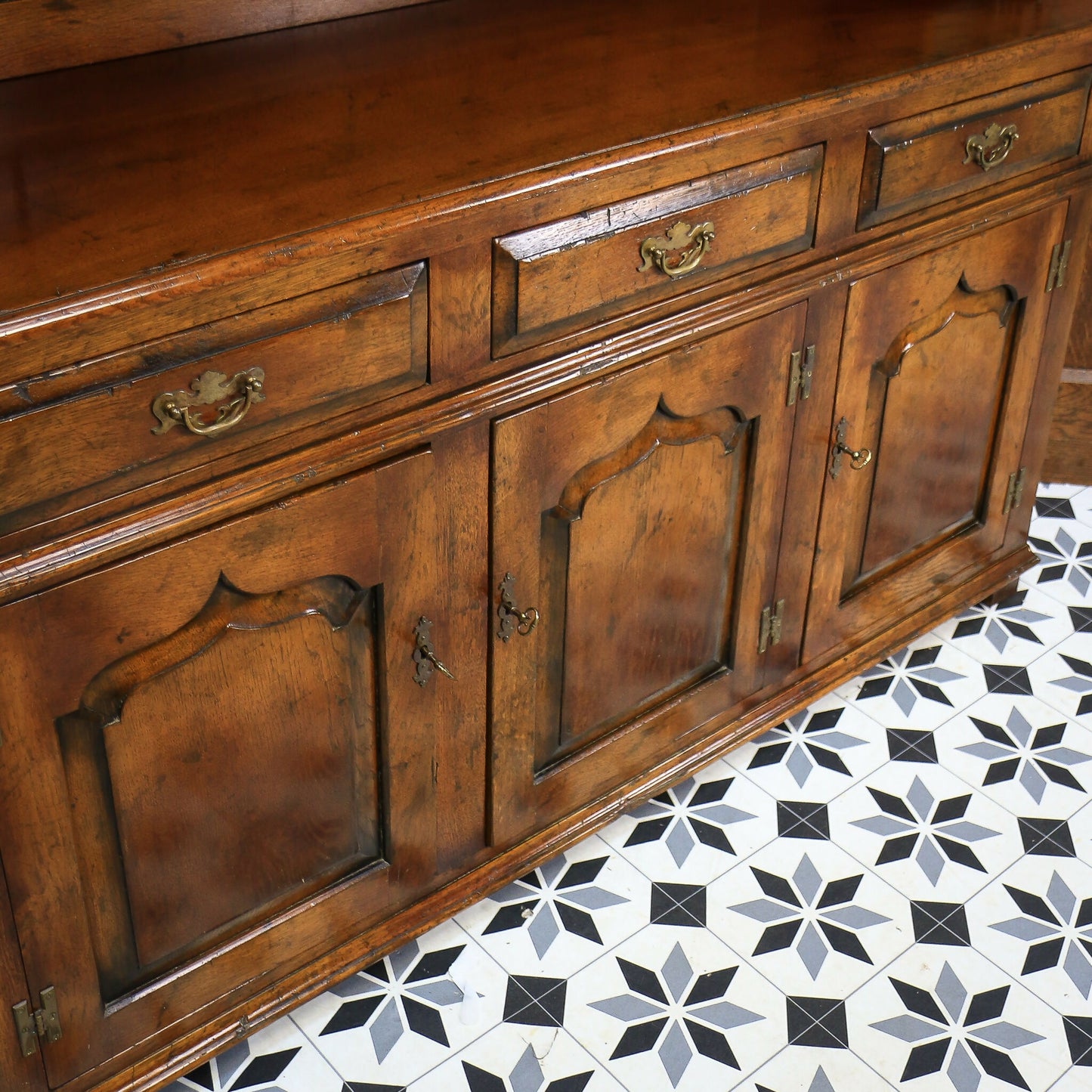 Oak Welsh Dresser by Batheaston Furniture with Plate Rack and Keys