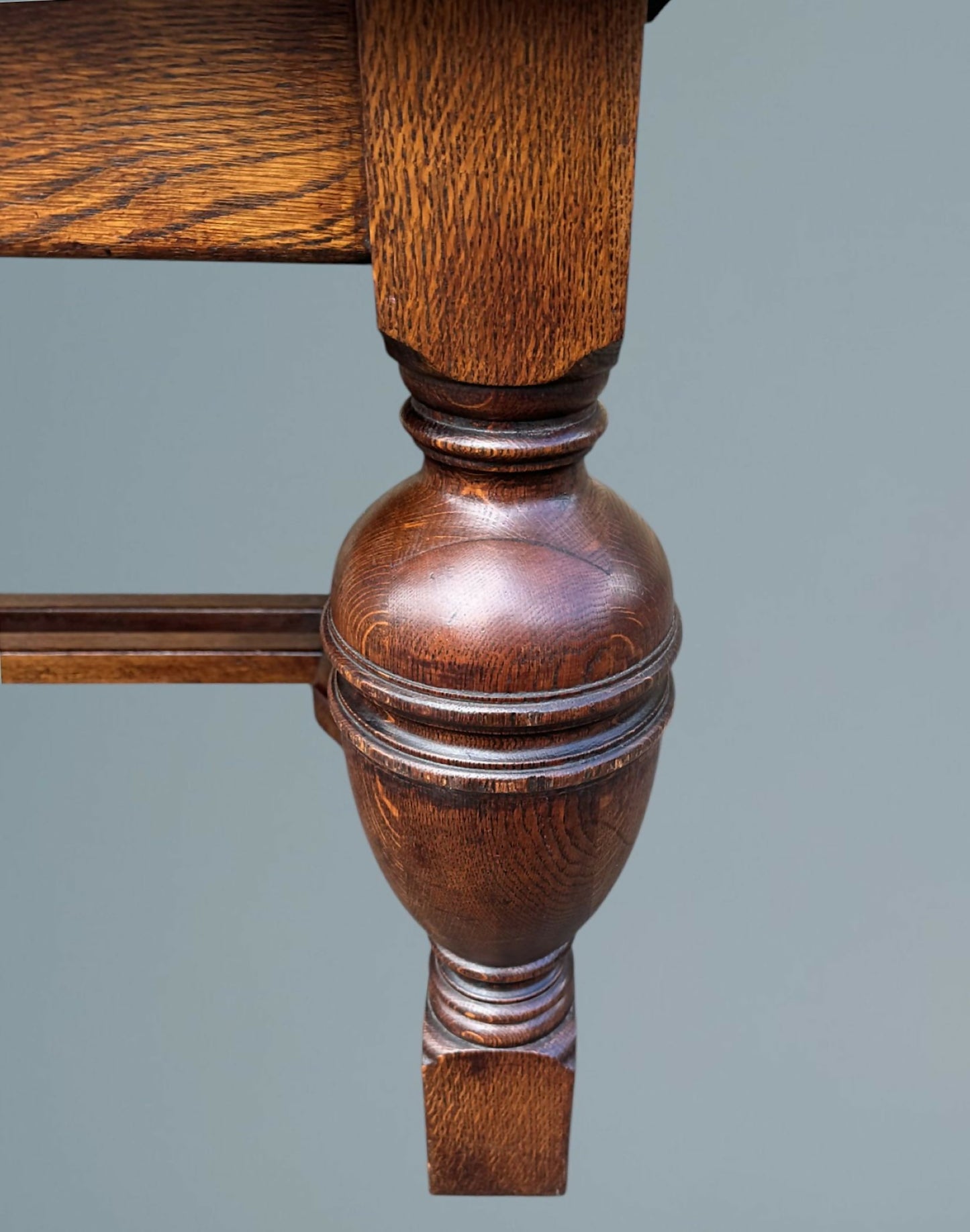 Oak Draw Leaf Dining Table - Seats 8