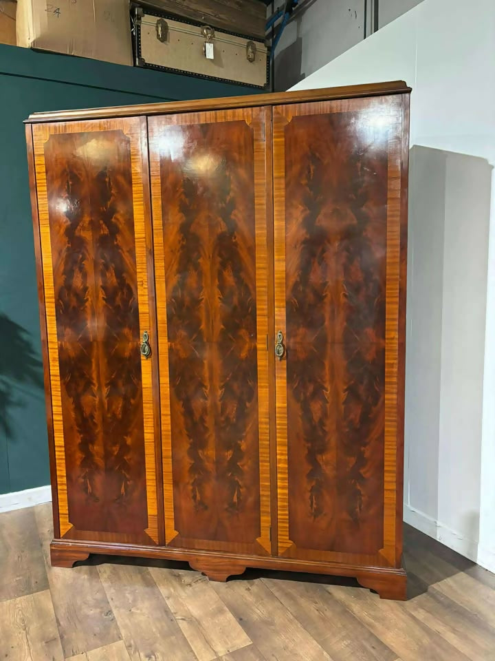 Vintage Mahogany Triple Door Wardrobexc