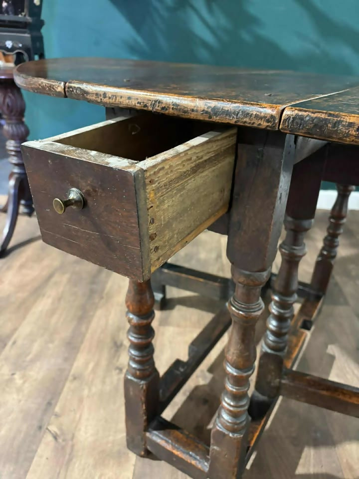 Early Georgian Oak Drop Leaf Gateleg Tablex