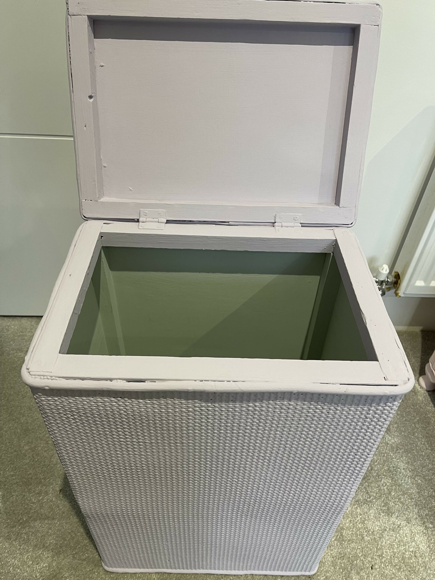 Mid century vintage laundry basket. 55x36x26