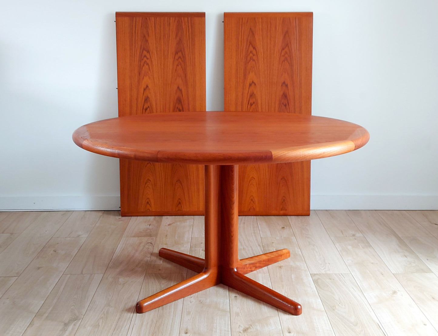 Mid century retro Danish round dining table