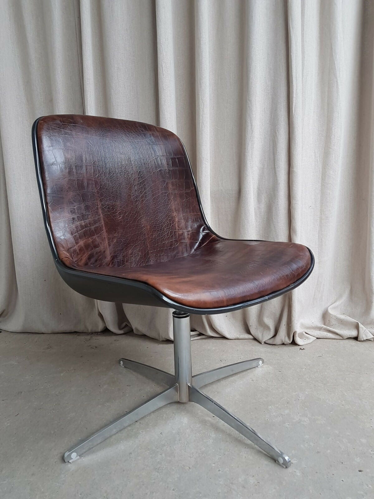 Vintage Mid Century Modernist Chrome Leather Swivel Chair By Charles Pollock #389