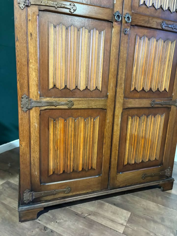 Vintage Oak Priory Double Wardrobe With Linen Fold Designx